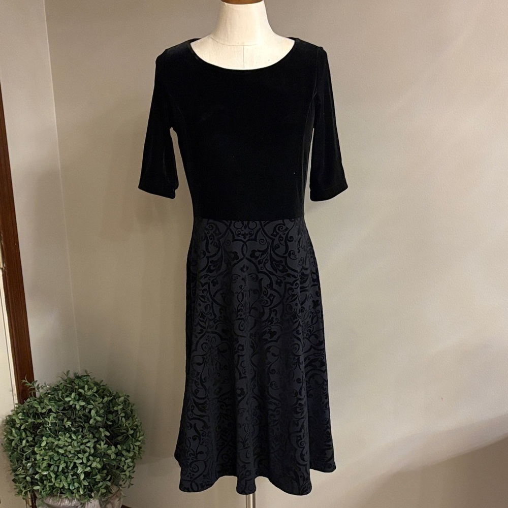 Lands' End Black Velvet Damask Midi fit and flare midi Dress 1/2 sleeve small